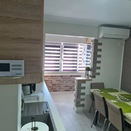 Apartamentul 32 *