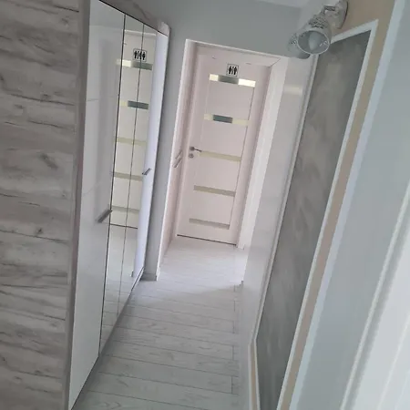 Apartamentul 32 아파트